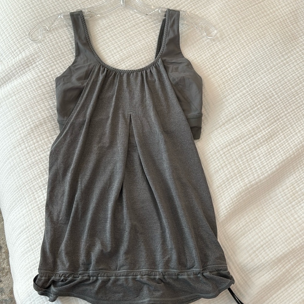 Lululemon Athletica No Limits gray tank top with built in sports bra size 6
